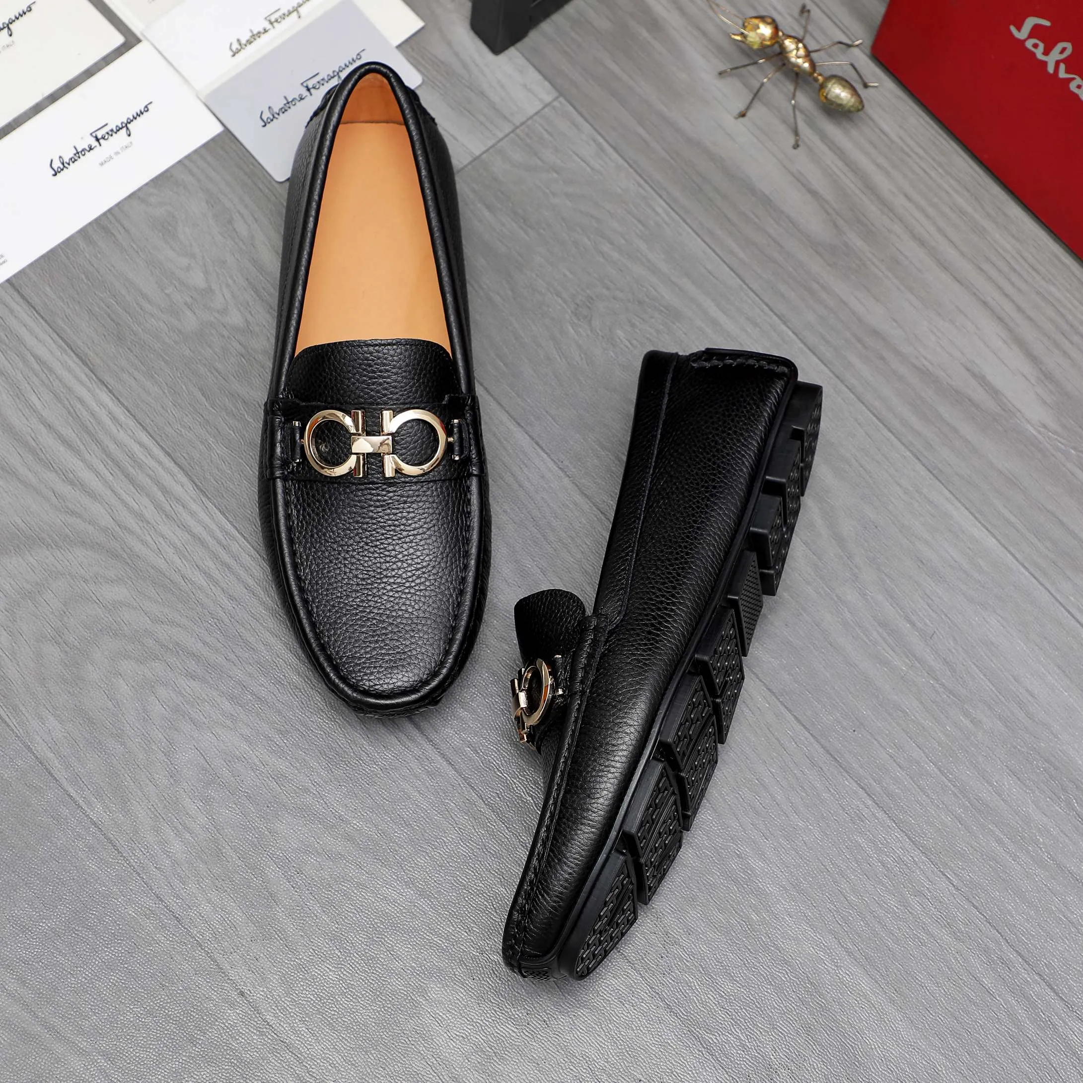 Men's shoes 💰380 Product trademark: Ferragamo "Ferragamo" casual slip-on shoes Regular size: 38-45 (45. Customized, non-returnable) Product materials: Selected pebbled cowhide upper, pigskin lining, rubber outsole